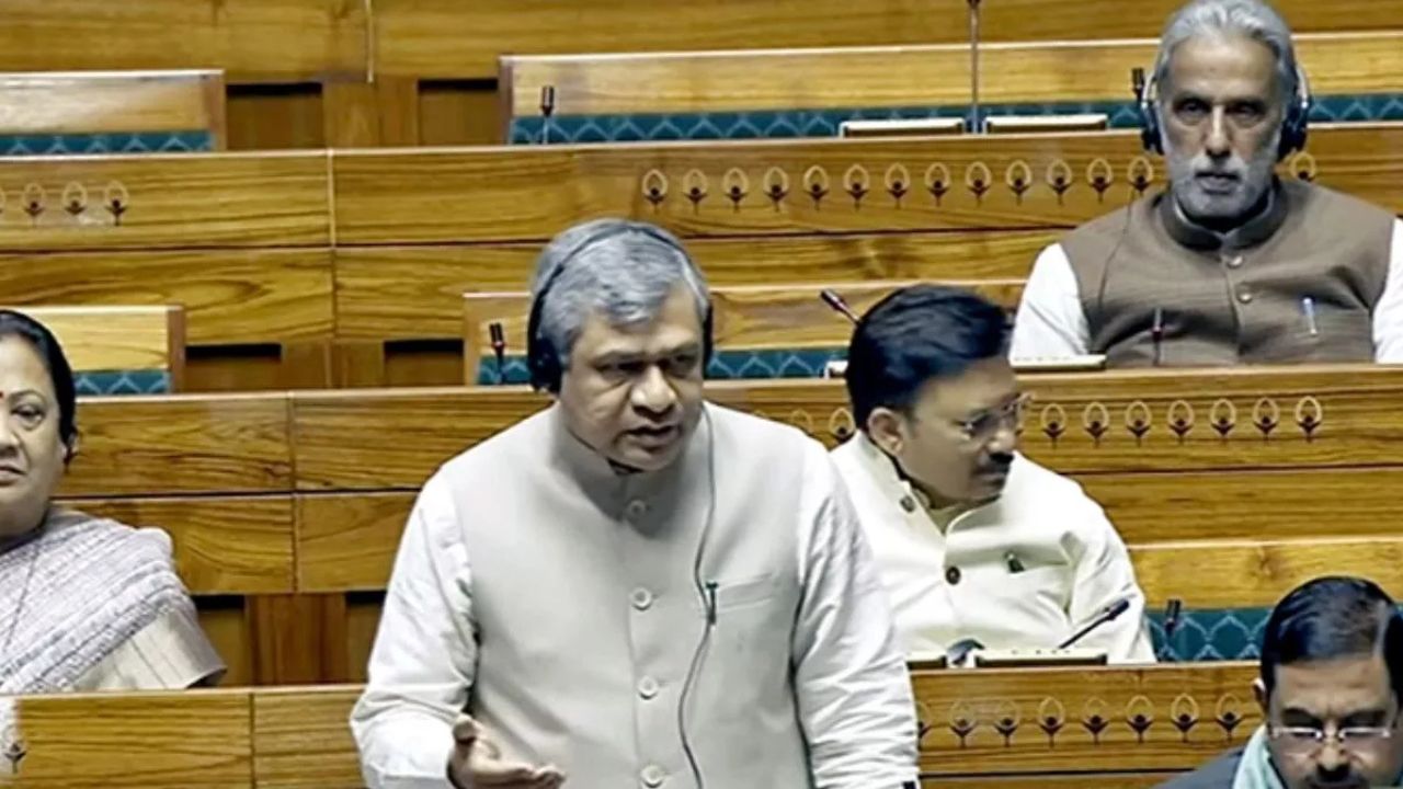 Ashwini Vaishnav का बयान – रेलवे में बीते दशक में 5 लाख लोगों को मिली नौकरी