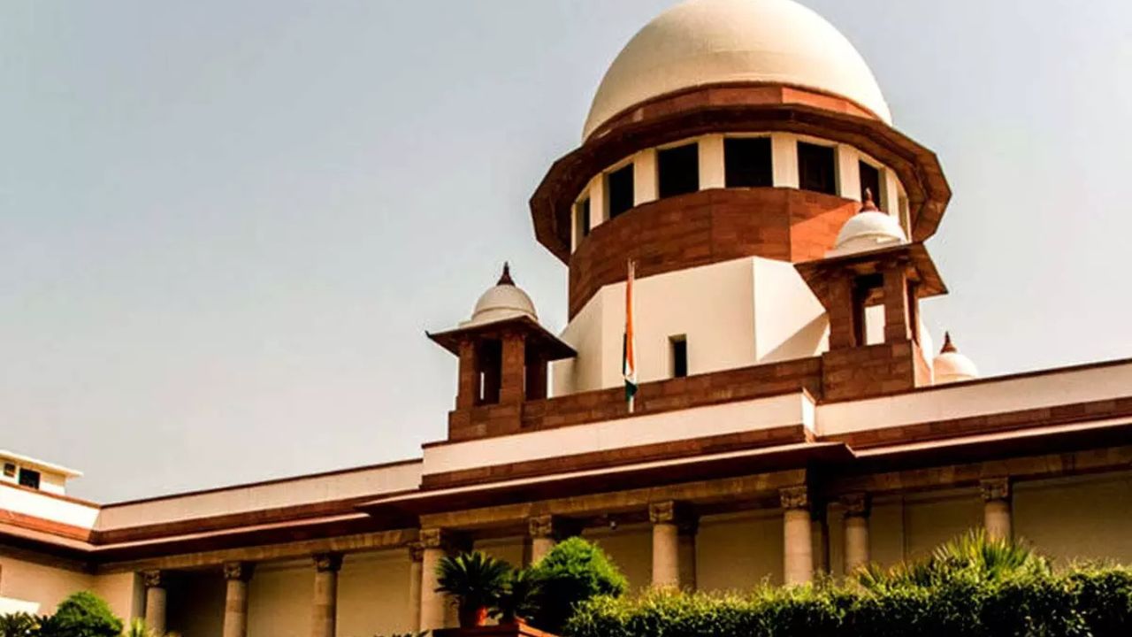 Supreme Court: BRS विधायकों की अयोग्यता पर सुनवाई के दौरान SC का तंज – 'महाराष्ट्र ने मारी बाजी'!