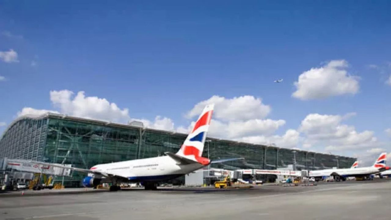 Heathrow Airport: हीथ्रो एयरपोर्ट पर आग से अफरा-तफरी, 21 मार्च तक बंद रहेगा एयरपोर्ट