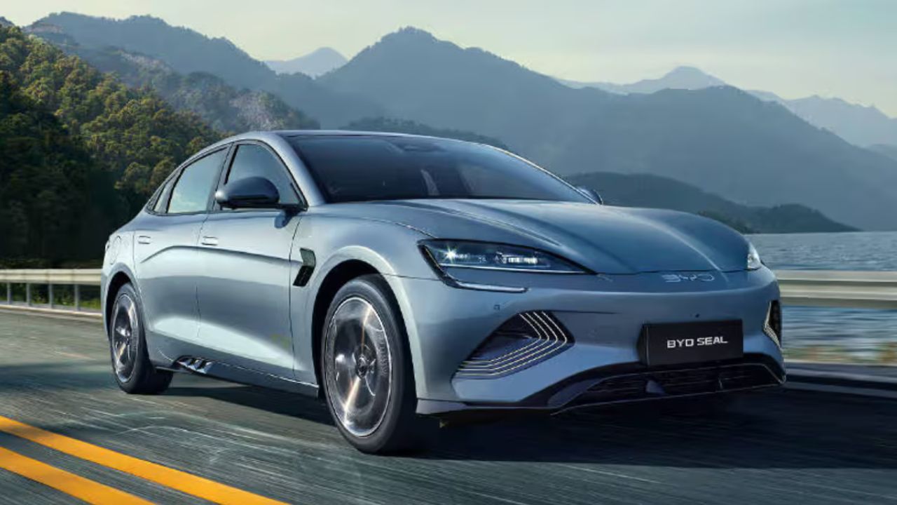 India EV Market: भारत में इलेक्ट्रिक वाहनों का भविष्य, BYD की पांच मिनट में चार्जिंग तकनीक का धमाका