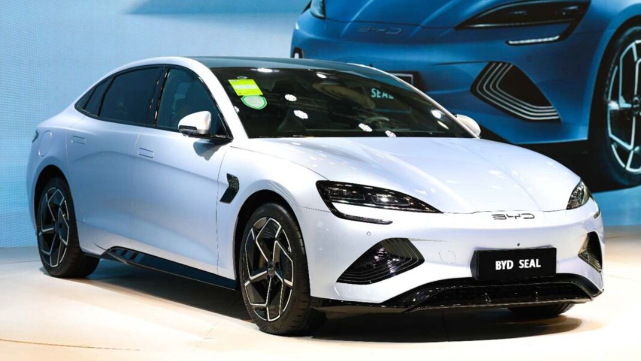 India EV Market: भारत में इलेक्ट्रिक वाहनों का भविष्य, BYD की पांच मिनट में चार्जिंग तकनीक का धमाका