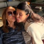 Jacqueline Fernandez spotted crying in the hospital, shocked by her mother's death
