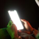 DoT का ऐलान: रेलवे सफर में मोबाइल चोरी हुआ तो घबराएं नहीं, इस सरकारी ऐप से तुरंत करें ट्रैक!