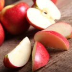 Apple Eating Benefits: सेब खाने का सही तरीका और उसके गजब के फायदे, जानकर हो जाएंगे हैरान!