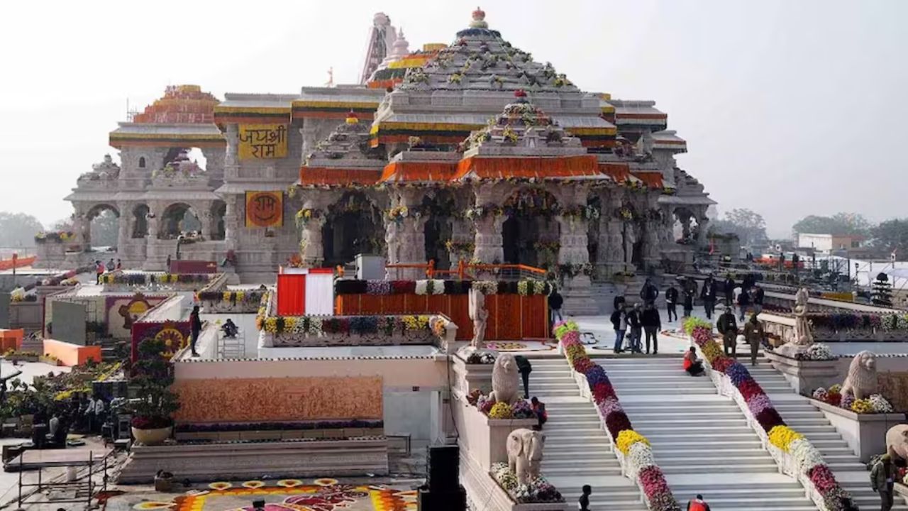 Ayodhya Ram Navami: रामलला के दर्शन के लिए आम भक्तों को प्राथमिकता, VIP पासों पर रोक