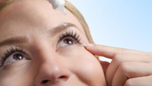 Vitamin D and Eye: आंखों में सूखापन और जलन हो तो हो सकता है विटामिन डी की कमी का संकेत